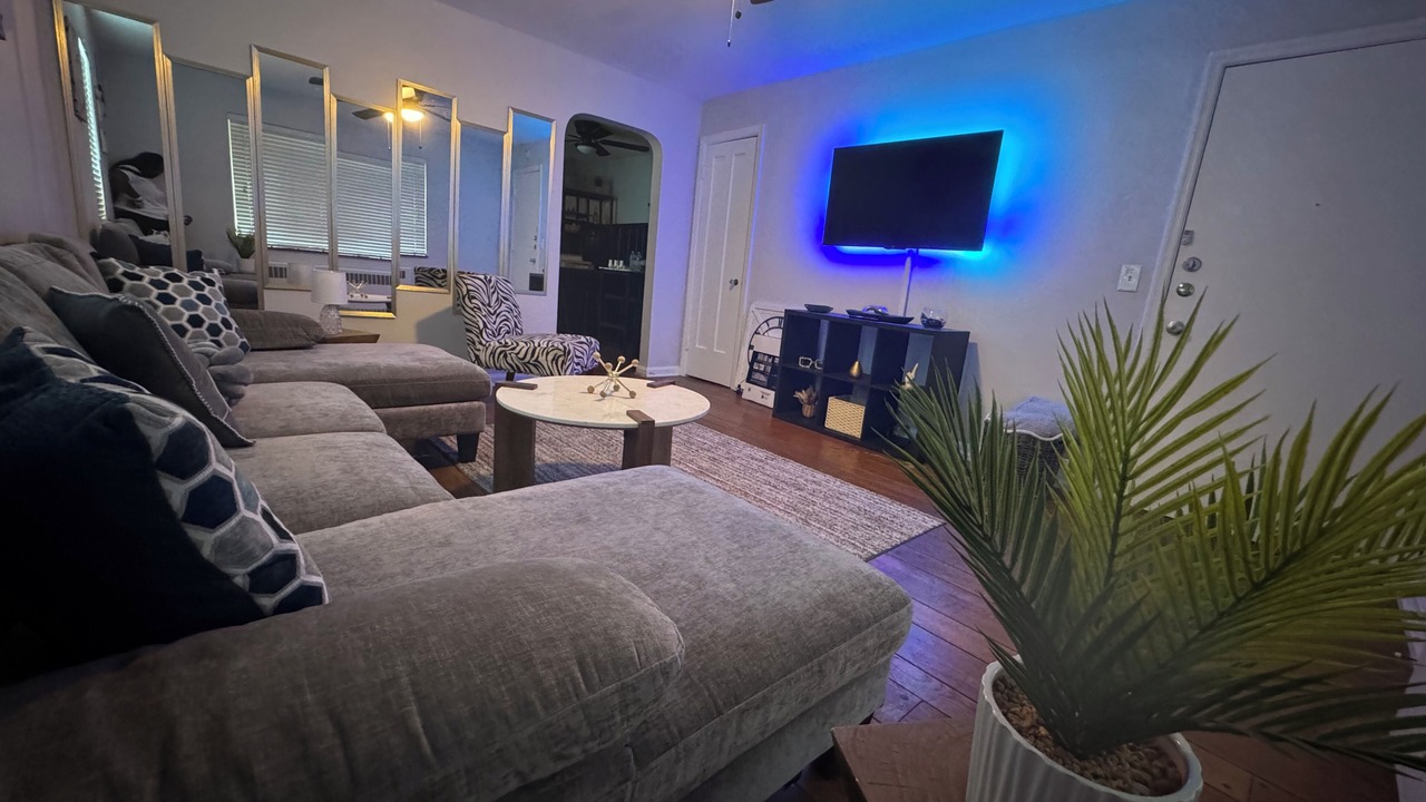 Photo of Livingroom in Roselawn Finance