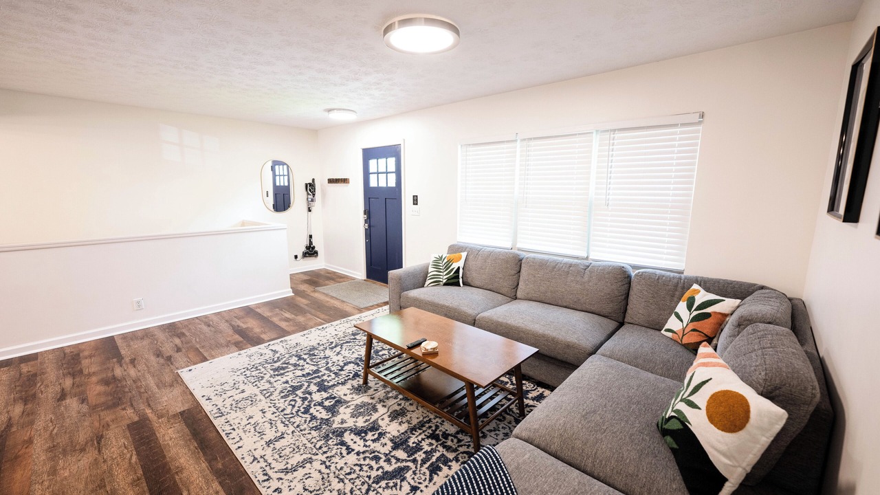 Photo of Livingroom in Grove City