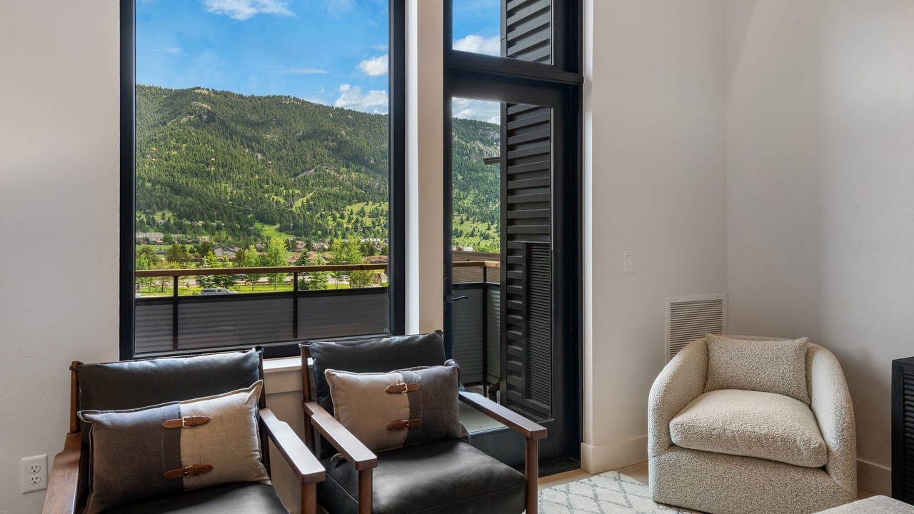Photo of Livingroom in Big Sky