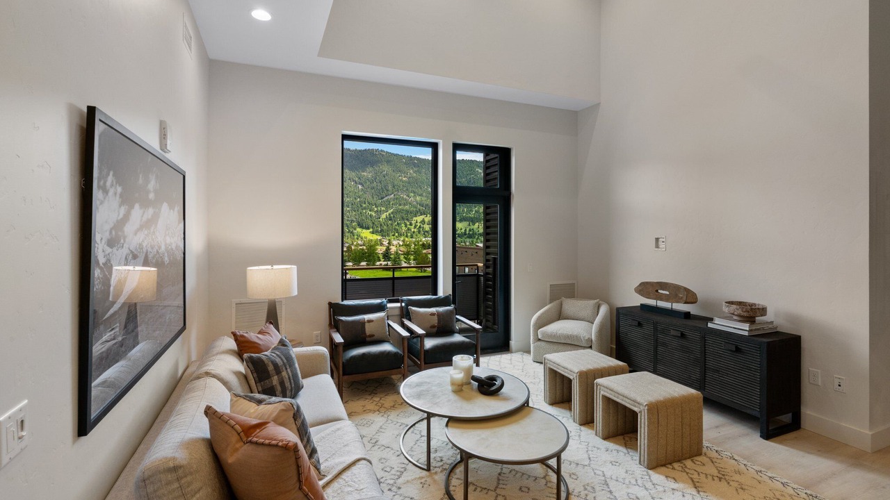 Photo of Livingroom in Big Sky