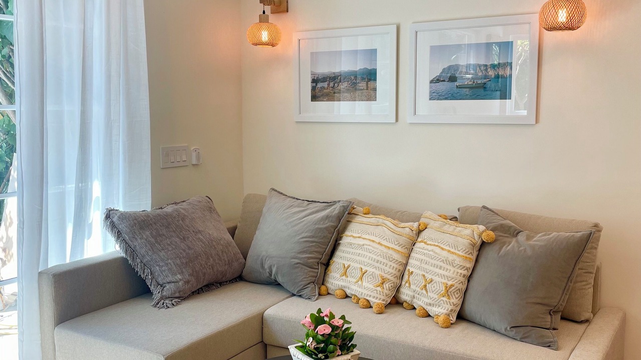Photo of Livingroom in Miracle Mile