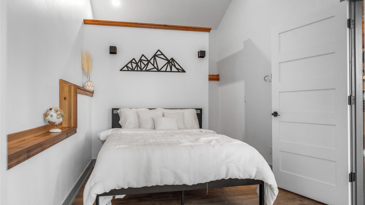 Photo of Bedroom in Lakeside