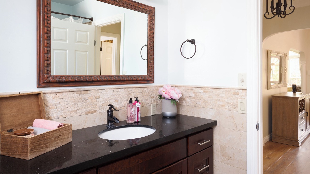 Photo of Bathroom in Rossmoyne