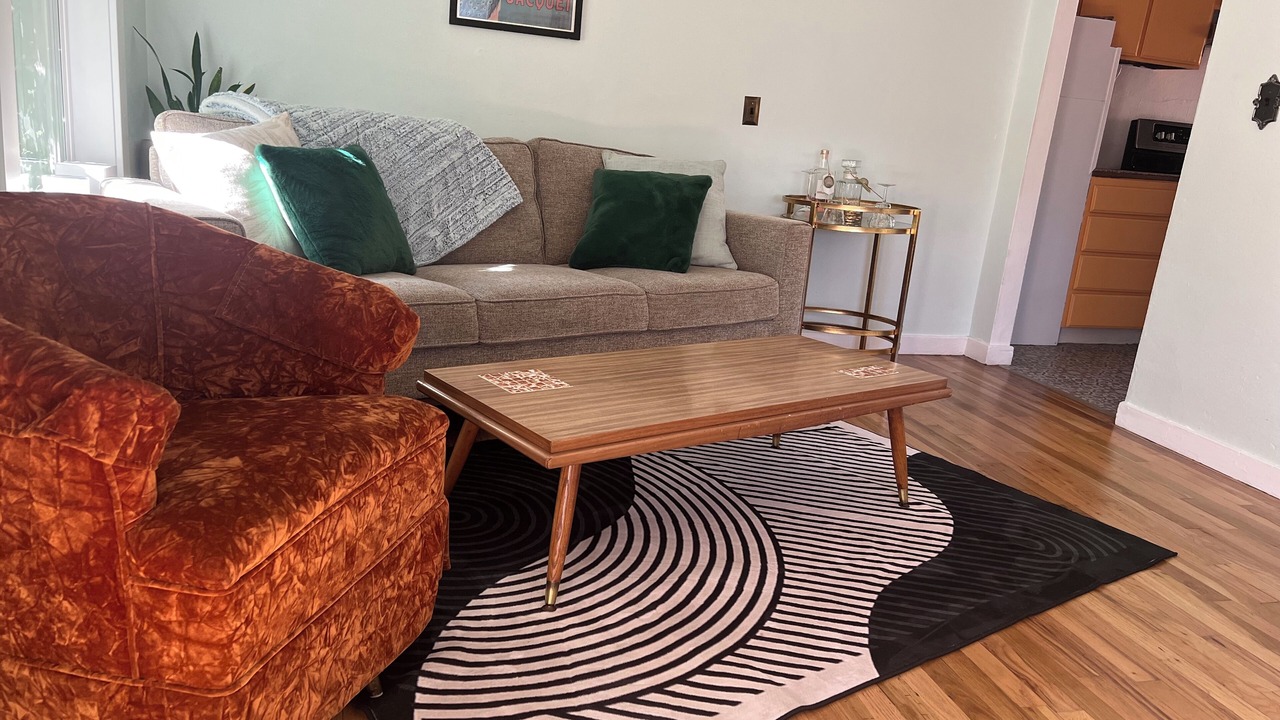 Photo of Livingroom in Depot Bench