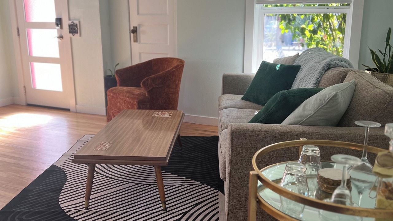 Photo of Livingroom in Depot Bench