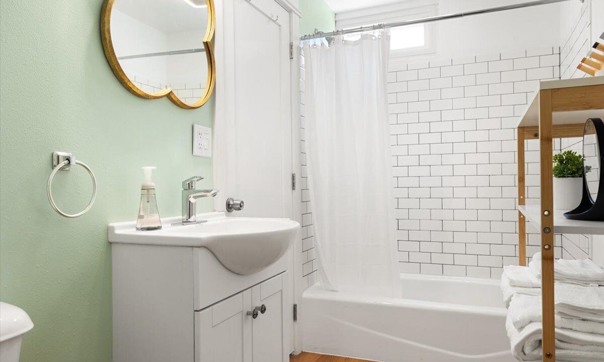 Photo of Bathroom in Central - Terry