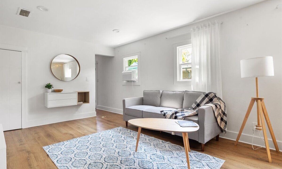 Photo of Livingroom in Central - Terry