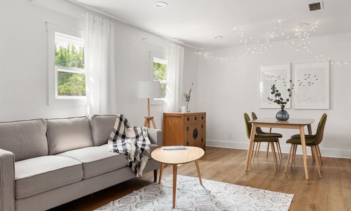 Photo of Livingroom in Central - Terry