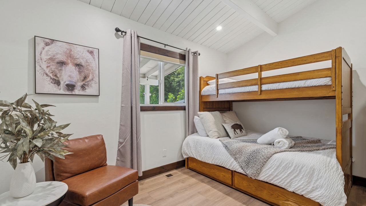 Photo of Bedroom in Lakeside