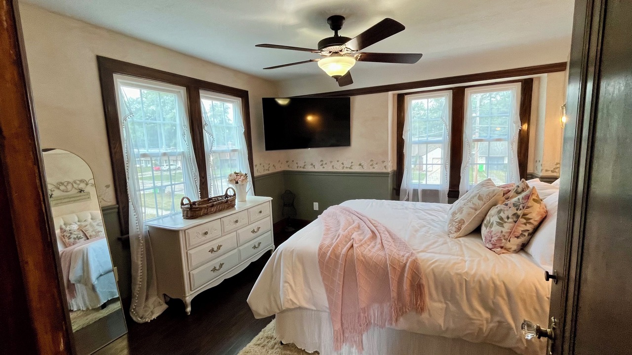 Photo of Bedroom in Berea