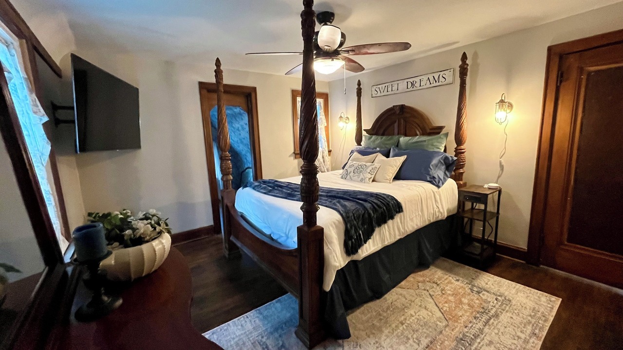 Photo of Bedroom in Berea