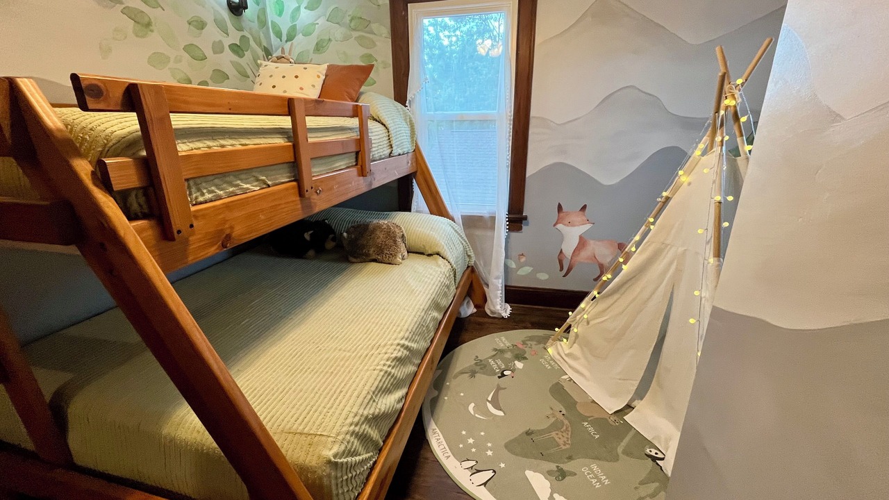 Photo of Bedroom in Berea