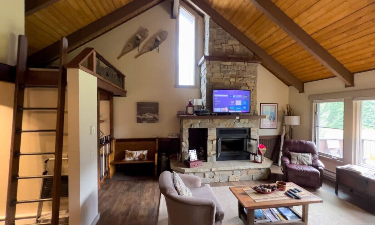 Photo of Livingroom in Big Sky