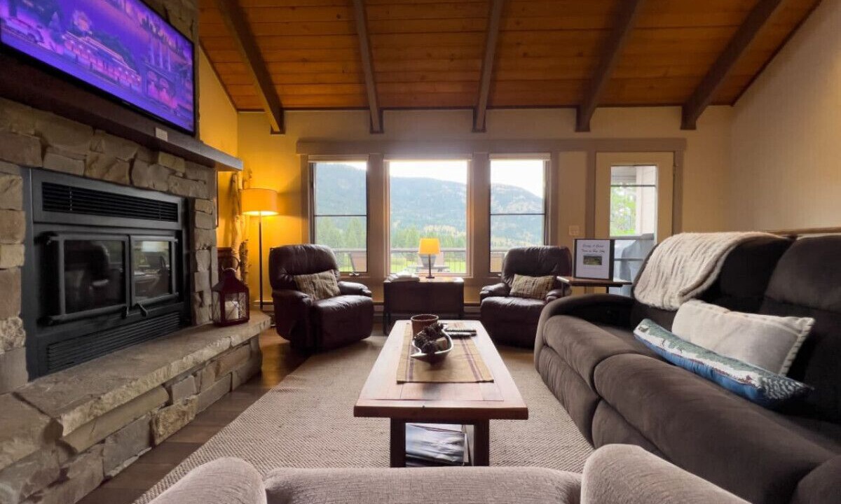 Photo of Livingroom in Big Sky