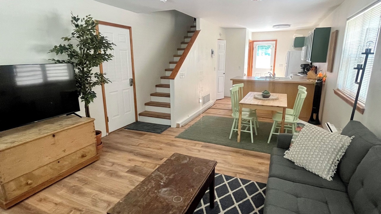 Photo of Livingroom in River Road