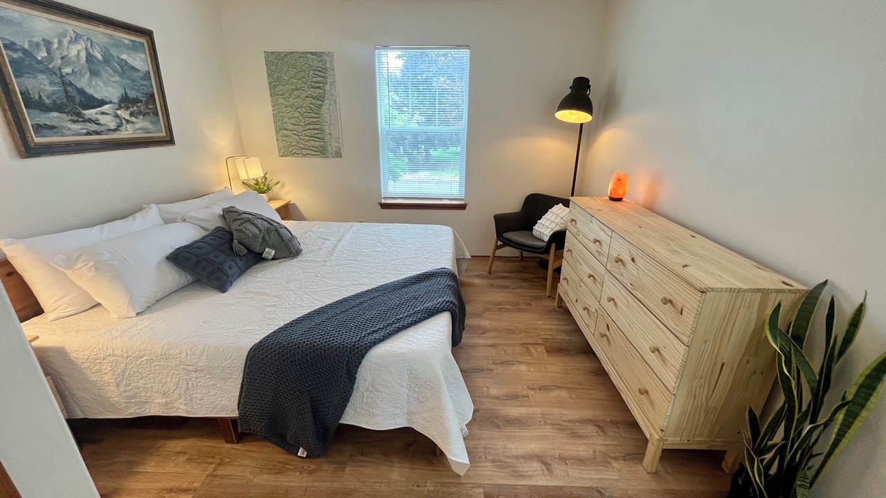 Photo of Bedroom in River Road