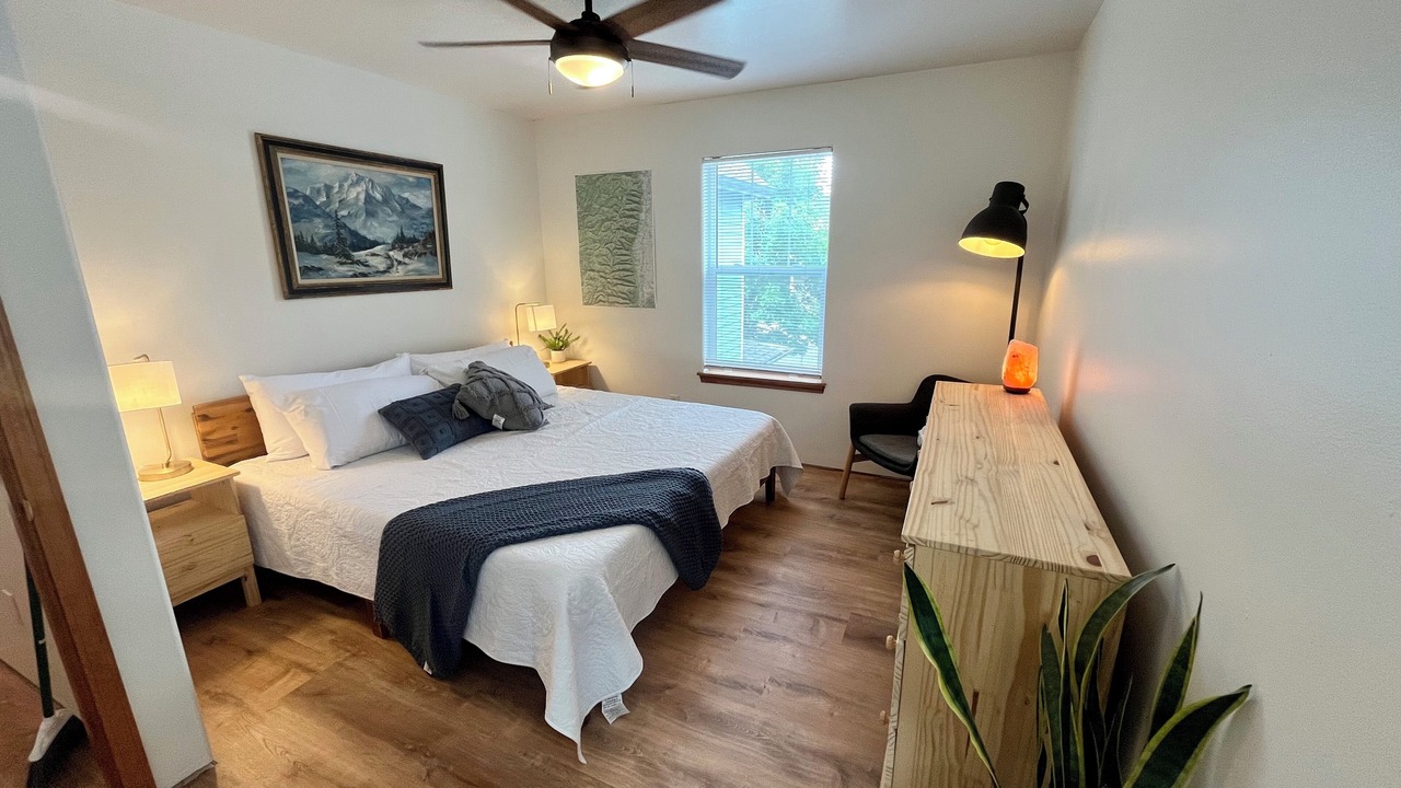 Photo of Bedroom in River Road
