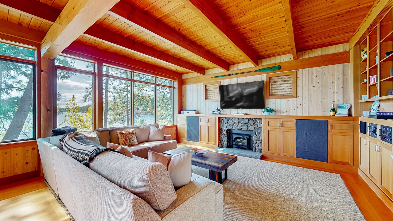 Photo of Livingroom in Hayden Lake
