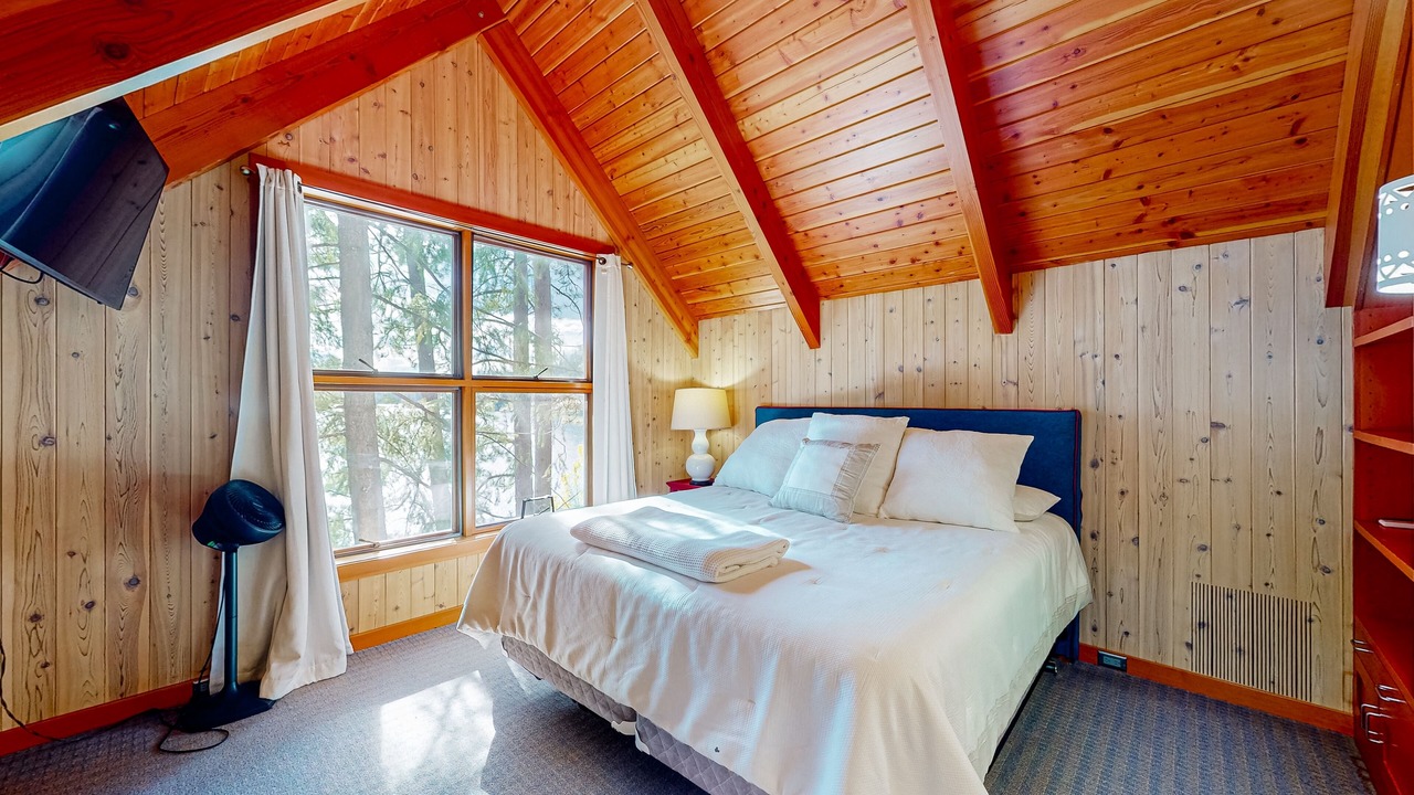 Photo of Bedroom in Hayden Lake