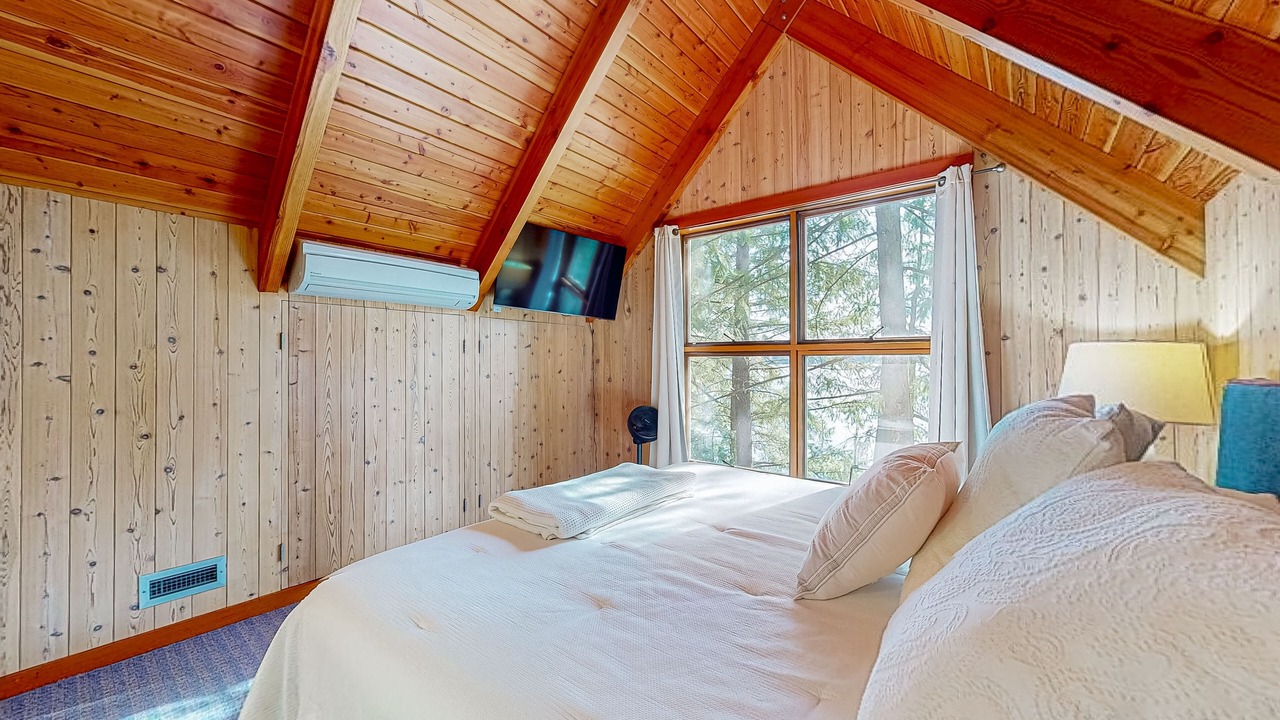 Photo of Bedroom in Hayden Lake