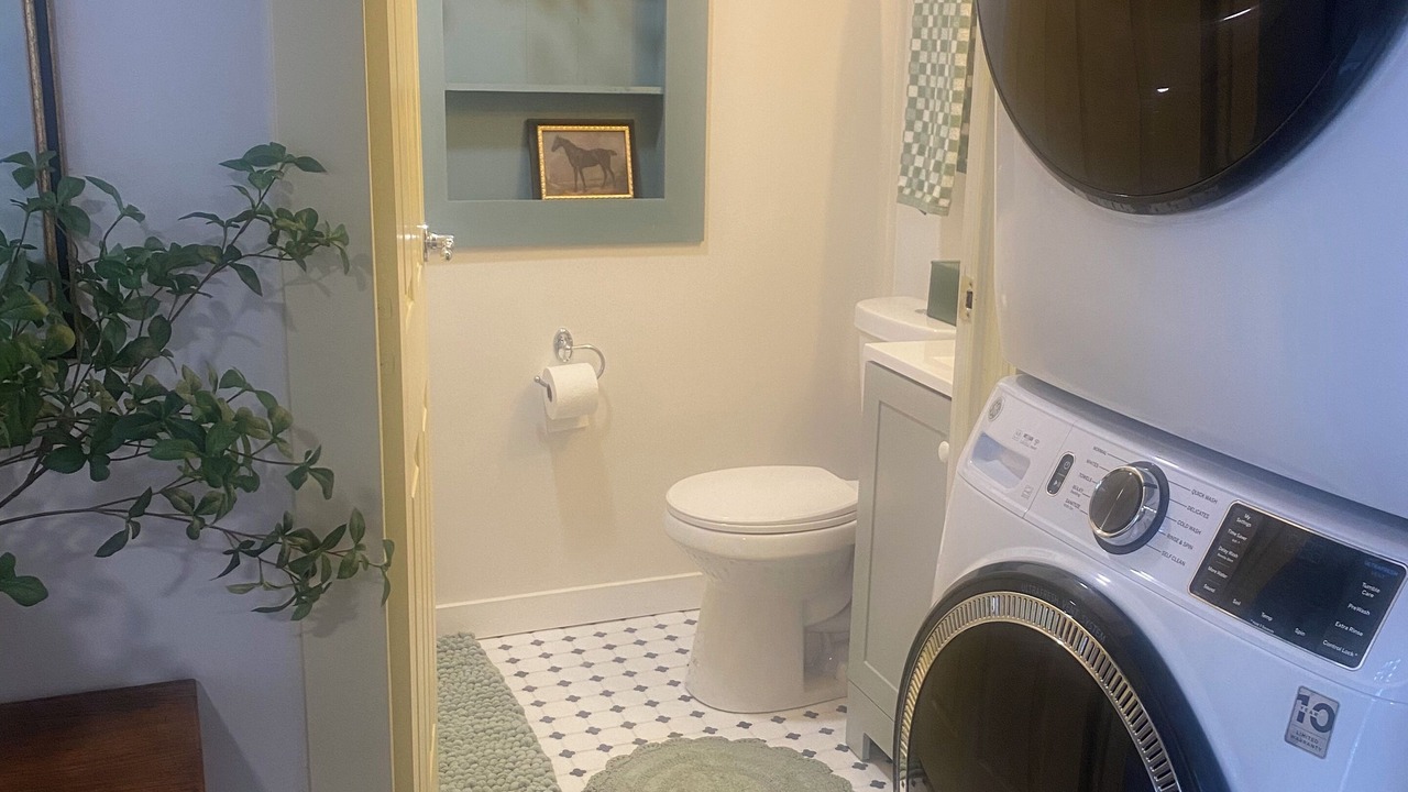 Photo of Bathroom in Pompeys Pillar