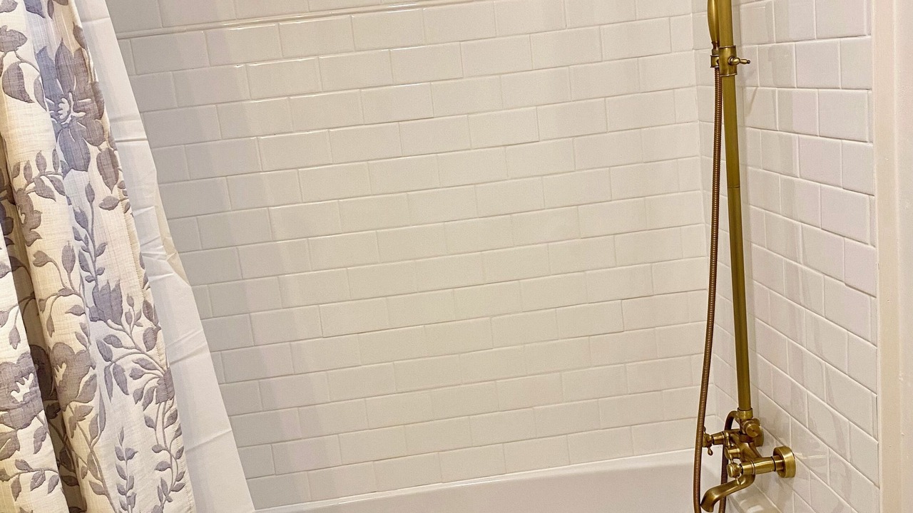 Photo of Bathroom in Pompeys Pillar