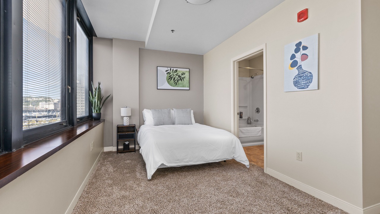 Photo of Bedroom in Downtown Pittsburgh