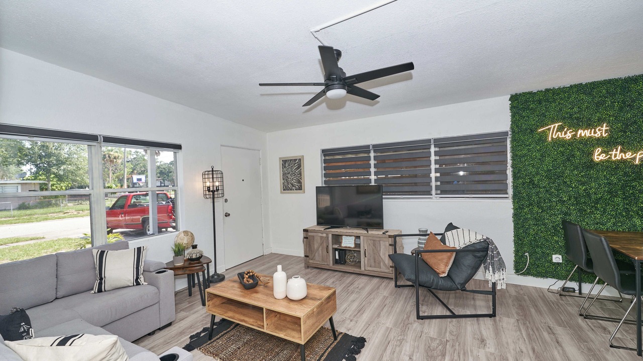 Photo of Livingroom in Whispering Oaks