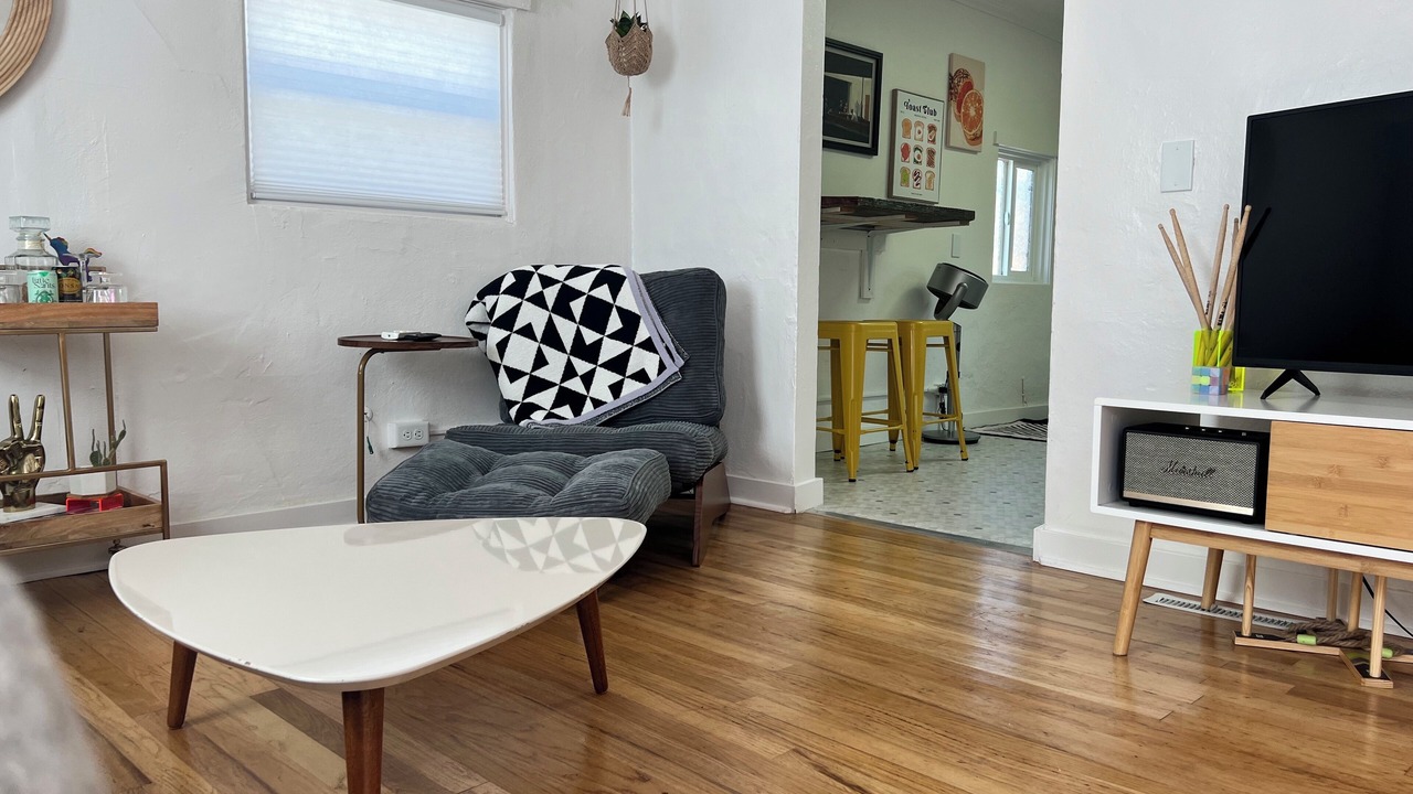 Photo of Livingroom in Depot Bench