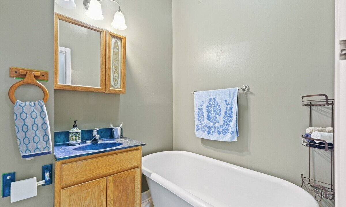 Photo of Bathroom in Babe Denny