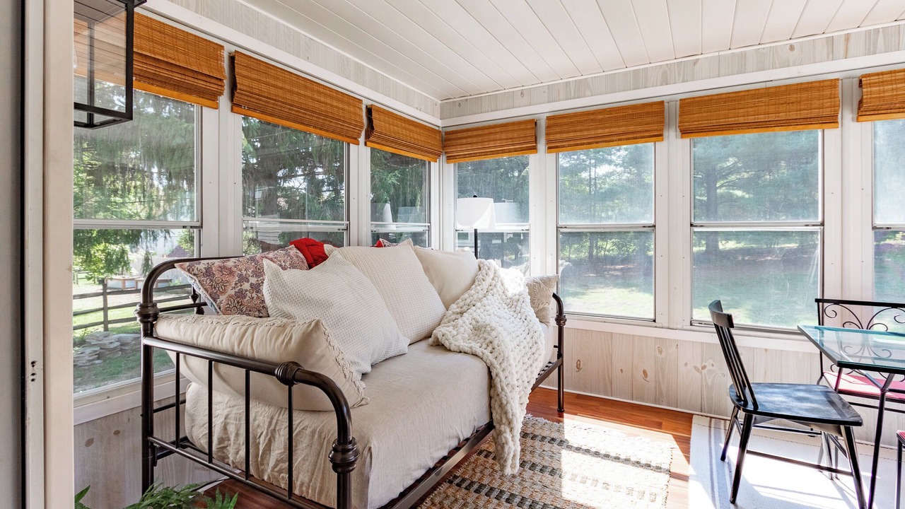 Photo of Livingroom in State College