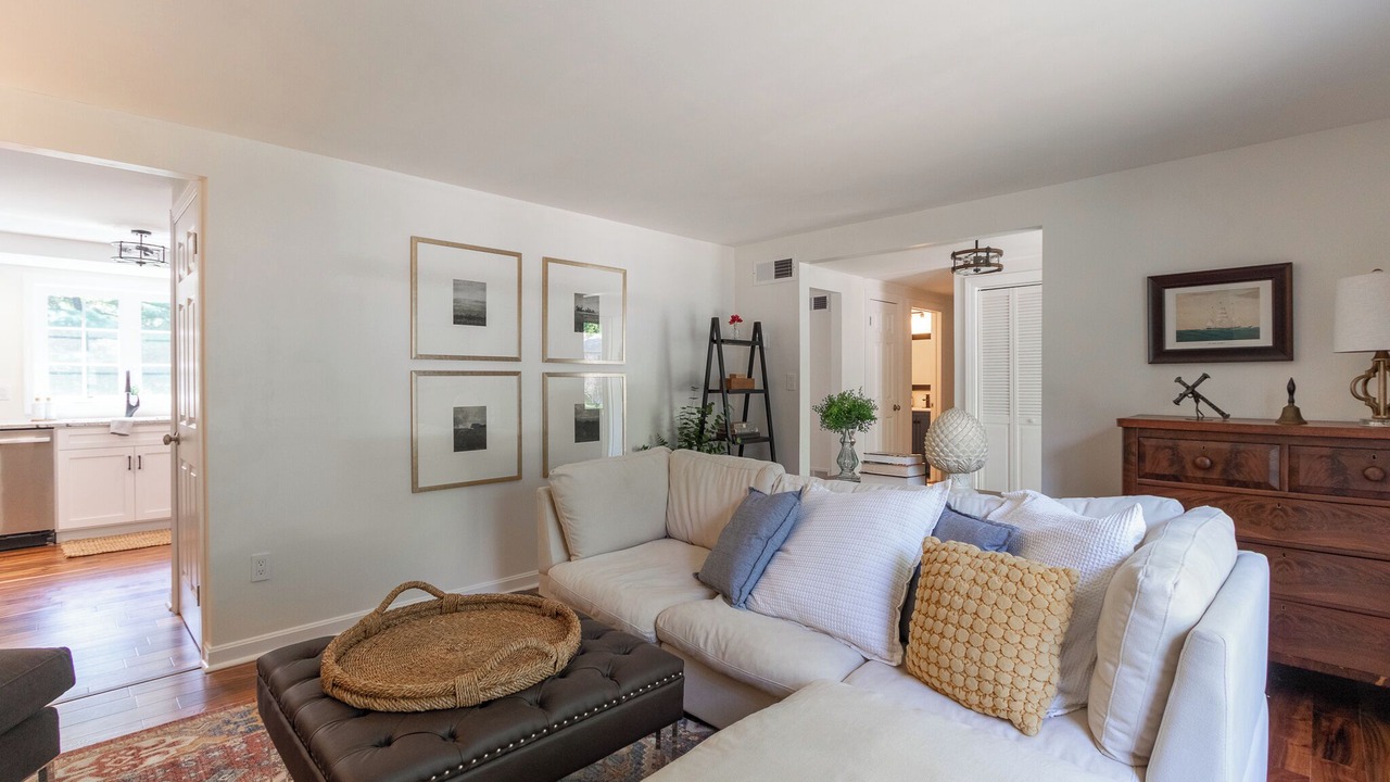 Photo of Livingroom in State College