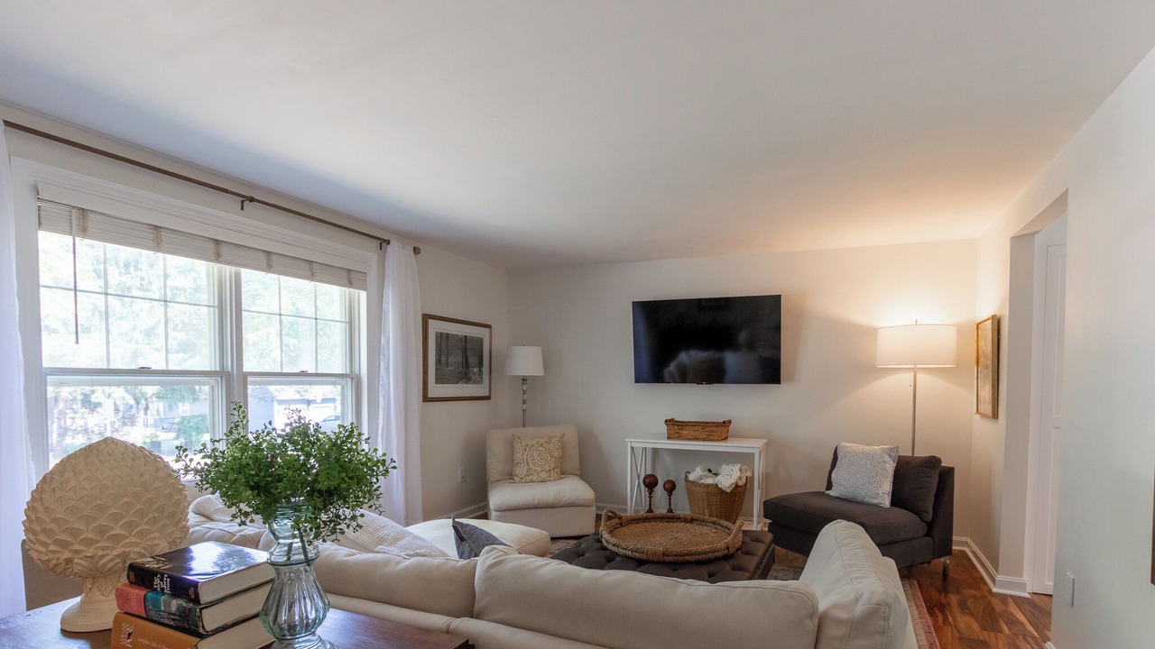 Photo of Livingroom in State College
