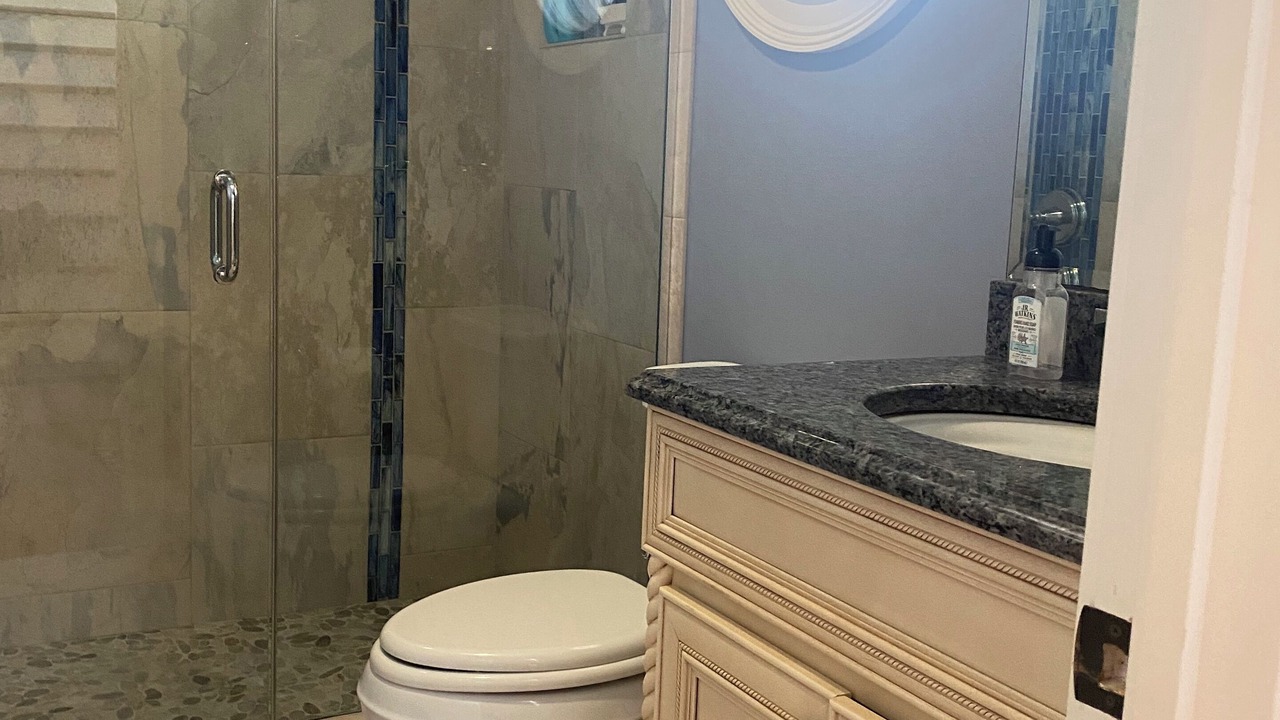 Photo of Bathroom in Seconsett Island