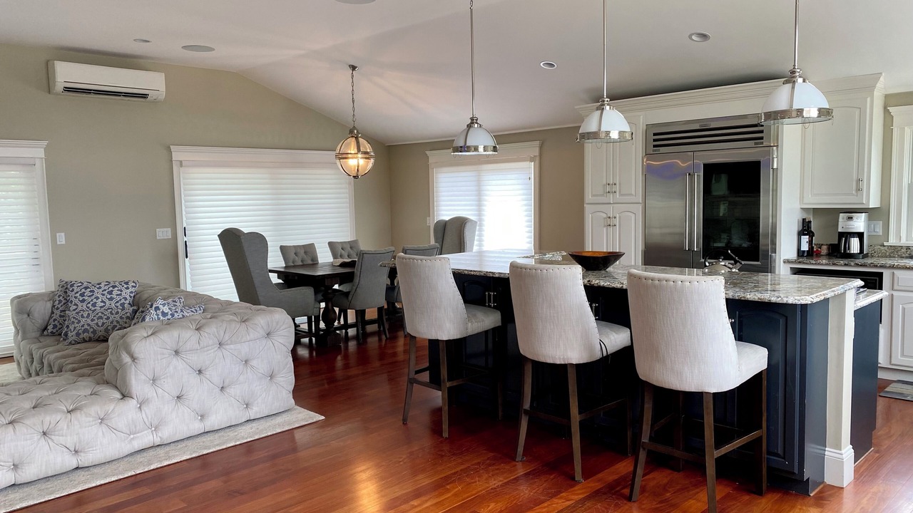 Photo of Livingroom in Seconsett Island