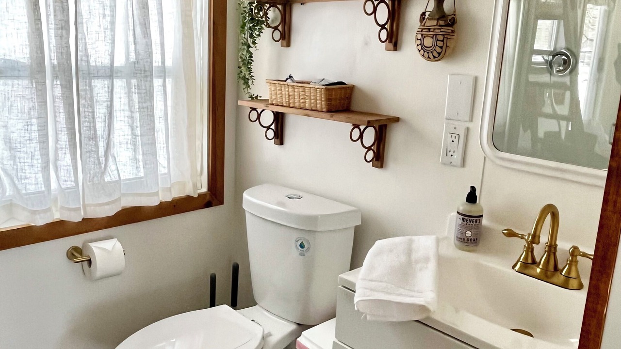Photo of Bathroom in Valley Hi