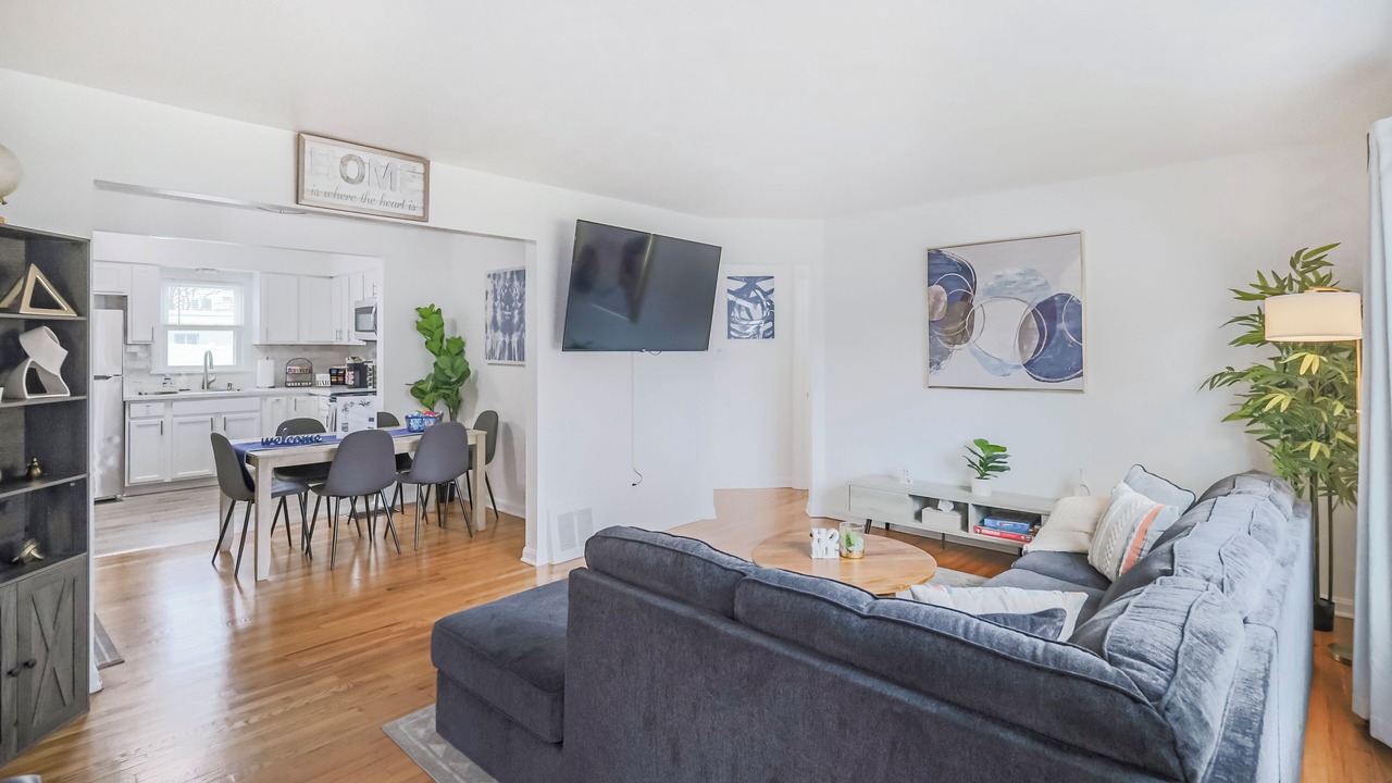 Photo of Livingroom in Cuyahoga Falls