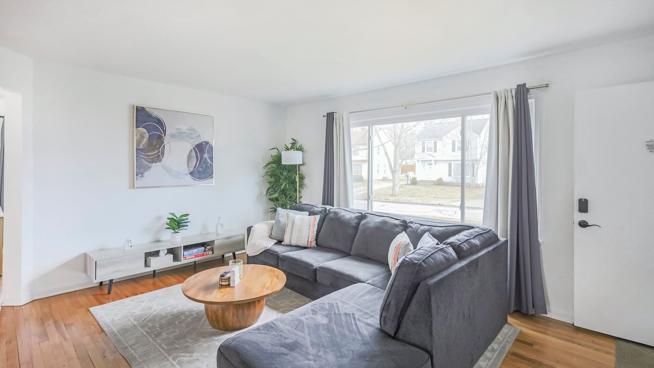 Photo of Livingroom in Cuyahoga Falls