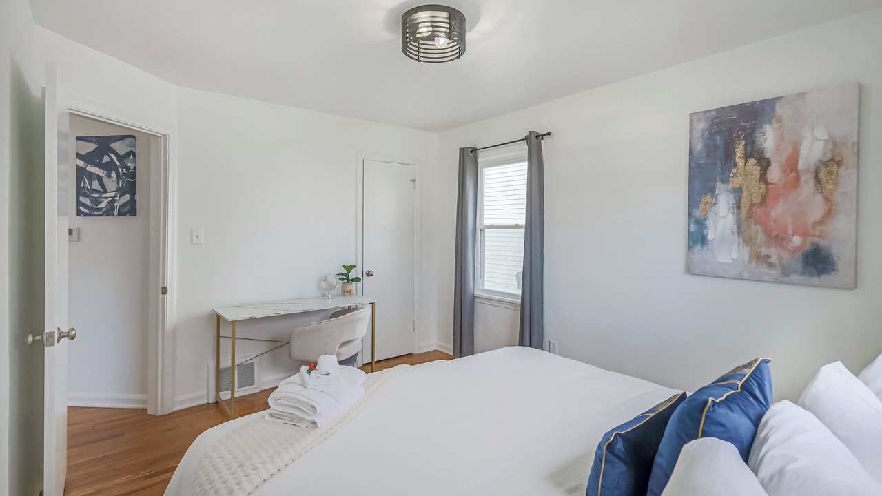 Photo of Bedroom in Cuyahoga Falls