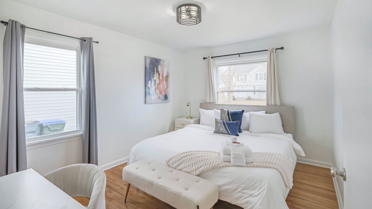 Photo of Bedroom in Cuyahoga Falls