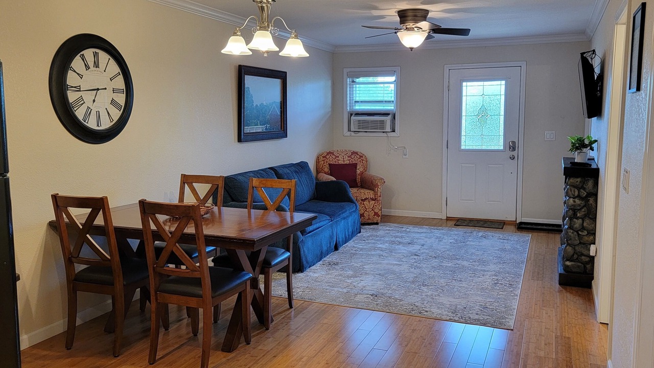 Photo of Livingroom in Nauvoo
