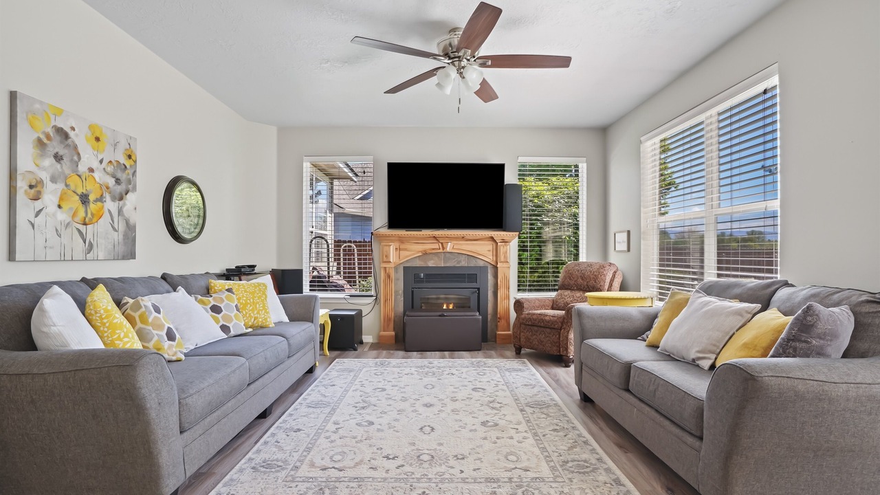 Photo of Livingroom in Eagle