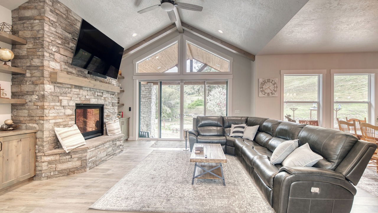 Photo of Livingroom in Garden Valley