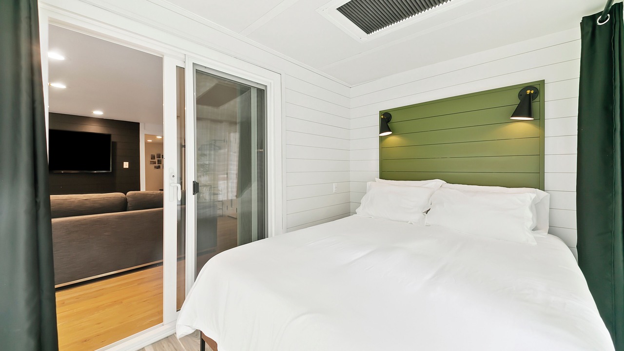 Photo of Bedroom in Depot Bench