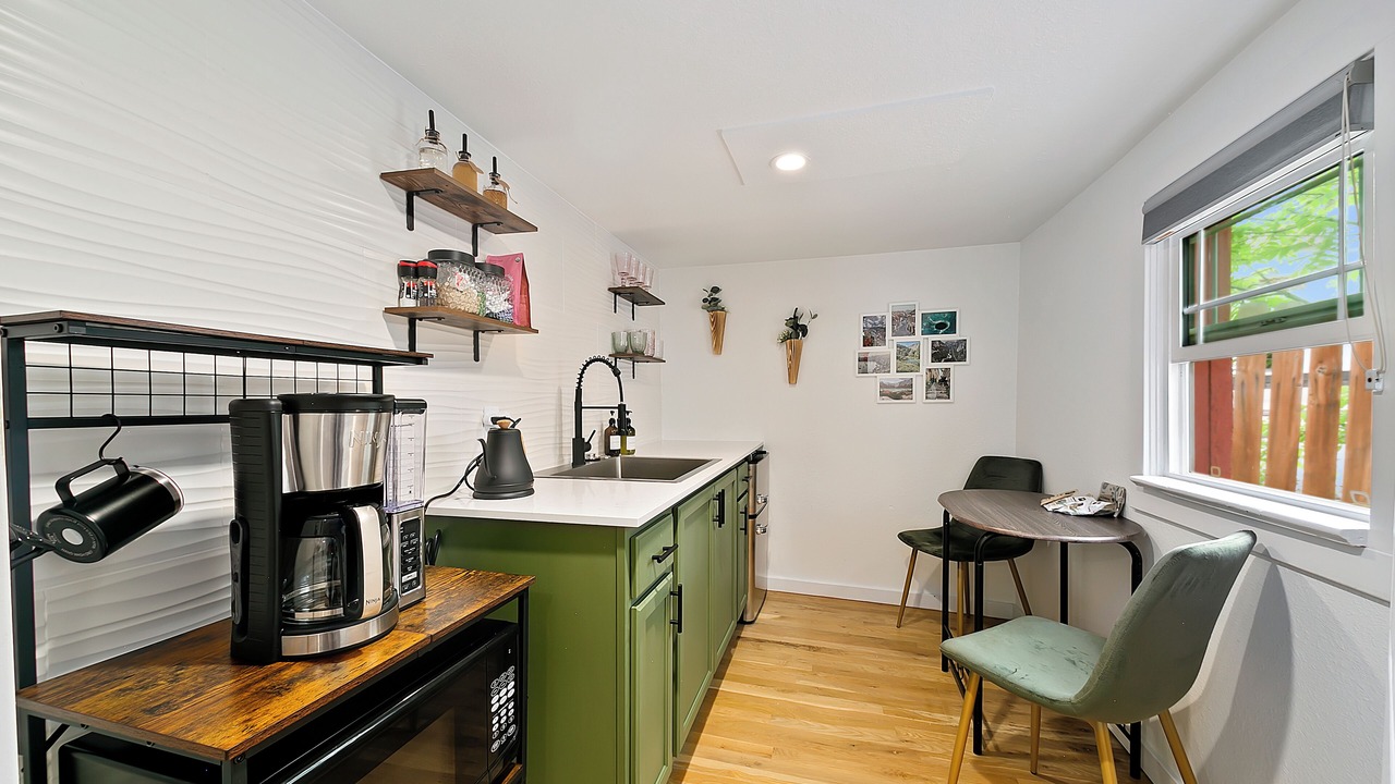 Photo of Kitchen in Depot Bench