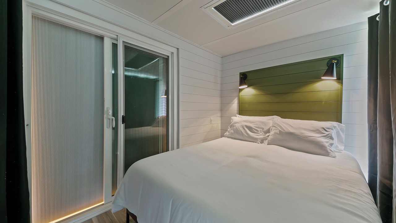 Photo of Bedroom in Depot Bench