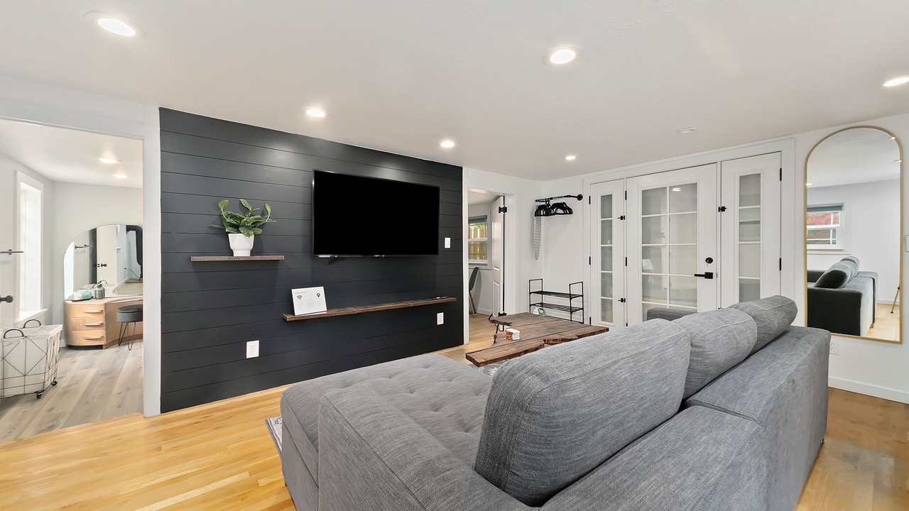 Photo of Bedroom in Depot Bench