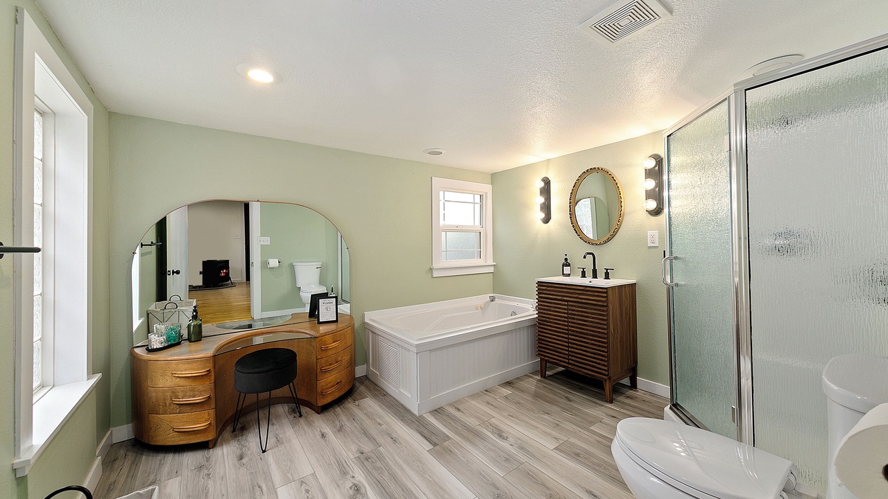 Photo of Bathroom in Depot Bench
