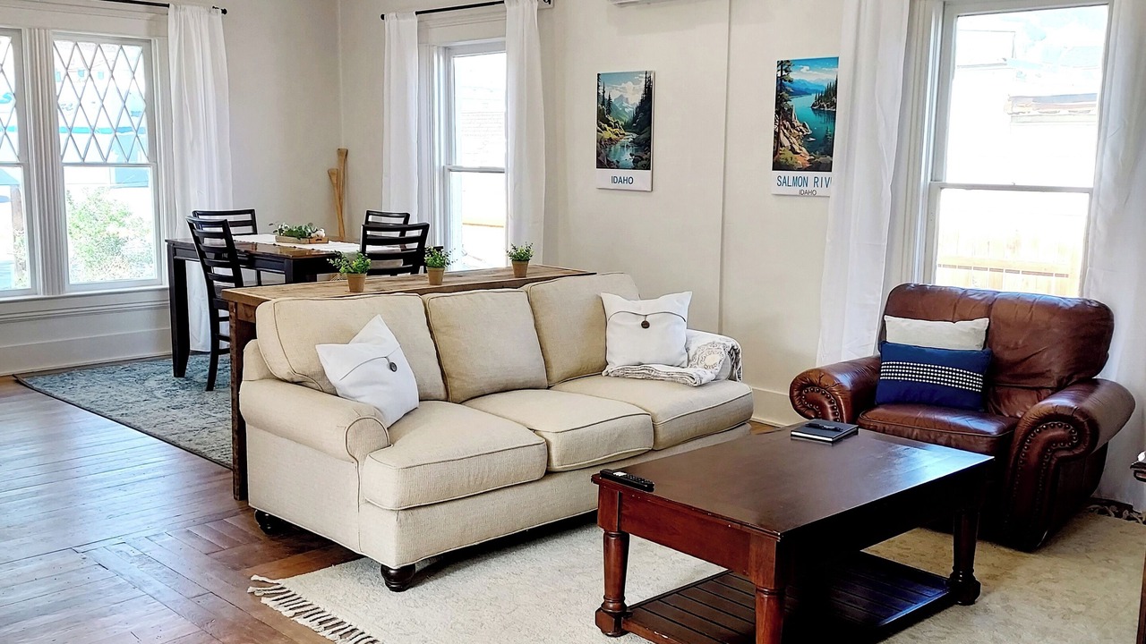 Photo of Livingroom in Salmon