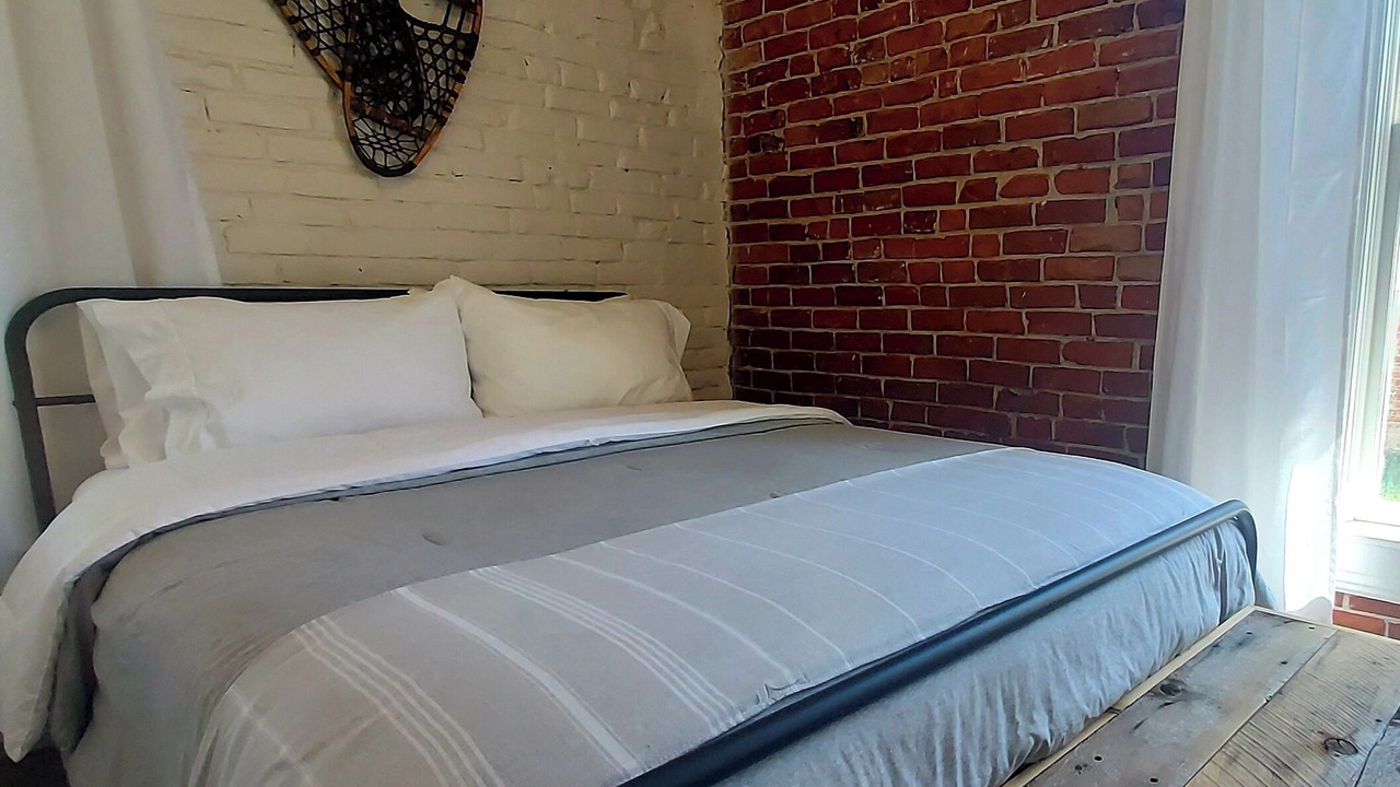 Photo of Bedroom in Salmon
